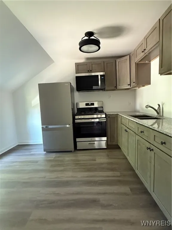 Eat-in Kitchen