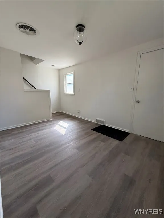 Entrance way/Bonus Room