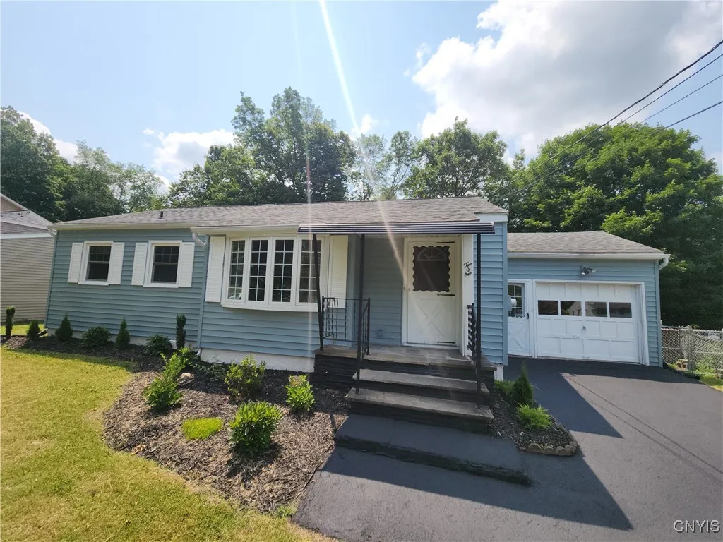 201 Jane Drive, Camillus, New York 13219, Camillus, New York 13219, 3 Bedrooms Bedrooms, 7 Rooms Rooms,1 BathroomBathrooms,Residential,For Sale,201 Jane Drive, Camillus, New York 13219,S1620118