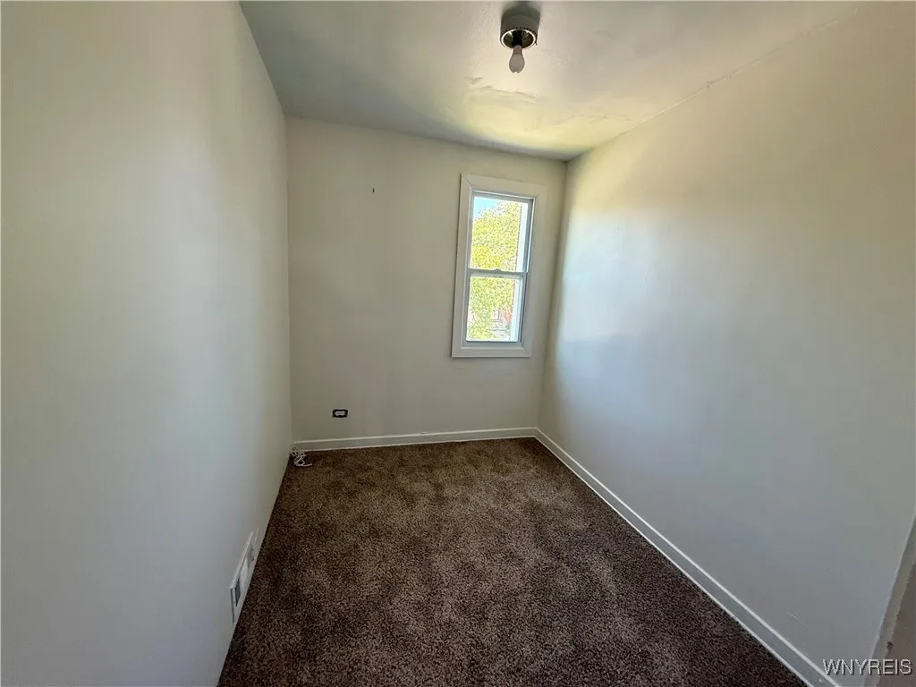 7 Bennett Village, Buffalo, New York 14214, Buffalo, New York 14214, 3 Bedrooms Bedrooms, 6 Rooms Rooms,1 BathroomBathrooms,Residential Lease,For Rent,7 Bennett Village, Buffalo, New York 14214,0,B1618792