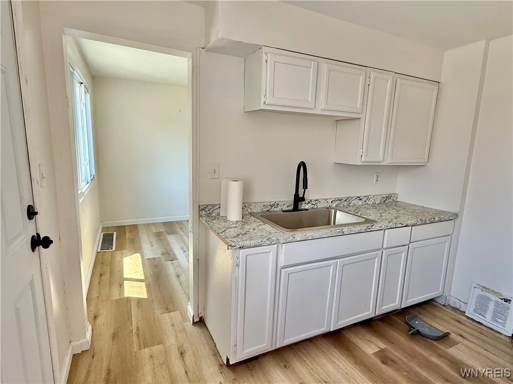 7 Bennett Village, Buffalo, New York 14214, Buffalo, New York 14214, 3 Bedrooms Bedrooms, 6 Rooms Rooms,1 BathroomBathrooms,Residential Lease,For Rent,7 Bennett Village, Buffalo, New York 14214,B1618792