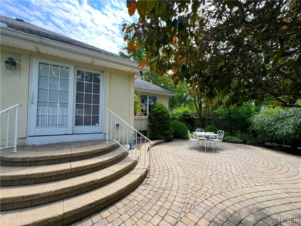 39 Wickendon Court, Amherst, New York 14221, Amherst, New York 14221, 4 Bedrooms Bedrooms, 8 Rooms Rooms,2 BathroomsBathrooms,Residential,For Sale,39 Wickendon Court, Amherst, New York 14221,0,B1619246