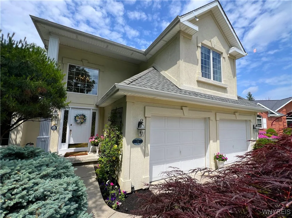39 Wickendon Court, Amherst, New York 14221, Amherst, New York 14221, 4 Bedrooms Bedrooms, 8 Rooms Rooms,2 BathroomsBathrooms,Residential,For Sale,39 Wickendon Court, Amherst, New York 14221,0,B1619246