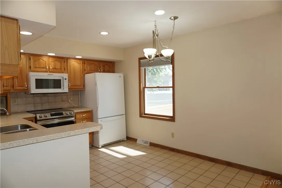 7729 Japine Dr, Clay, New York 13090, Clay, New York 13090, 2 Bedrooms Bedrooms, 5 Rooms Rooms,2 BathroomsBathrooms,Residential,Closed,7729 Japine Dr, Clay, New York 13090,0,S1620247