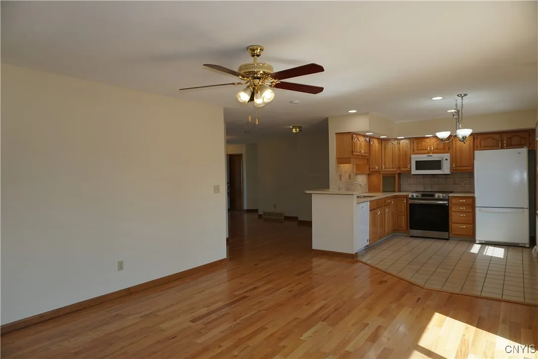 7729 Japine Dr, Clay, New York 13090, Clay, New York 13090, 2 Bedrooms Bedrooms, 5 Rooms Rooms,2 BathroomsBathrooms,Residential,Closed,7729 Japine Dr, Clay, New York 13090,0,S1620247