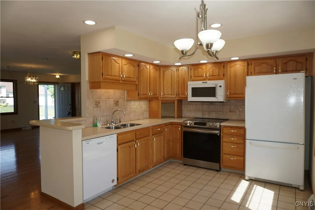 7729 Japine Dr, Clay, New York 13090, Clay, New York 13090, 2 Bedrooms Bedrooms, 5 Rooms Rooms,2 BathroomsBathrooms,Residential,Closed,7729 Japine Dr, Clay, New York 13090,0,S1620247