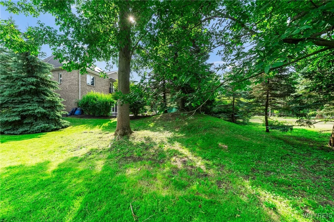 7 The Hamlet, Amherst, New York 14051, Amherst, New York 14051, 5 Bedrooms Bedrooms, 16 Rooms Rooms,4 BathroomsBathrooms,Residential,Closed,7 The Hamlet, Amherst, New York 14051,0,B1620302
