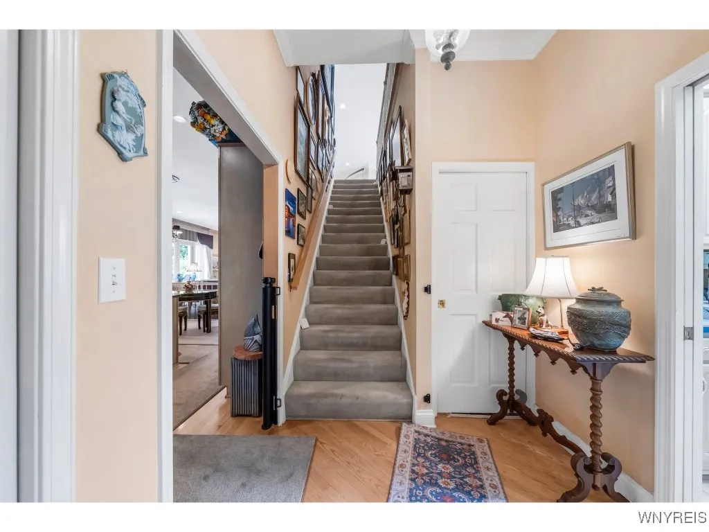 Rear Staircase off kitchen