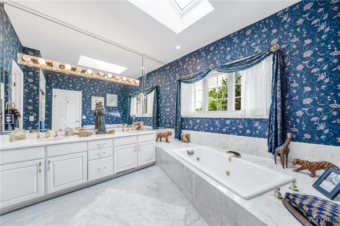 7 The Hamlet, Amherst, New York 14051, Amherst, New York 14051, 5 Bedrooms Bedrooms, 16 Rooms Rooms,4 BathroomsBathrooms,Residential,Closed,7 The Hamlet, Amherst, New York 14051,0,B1620302