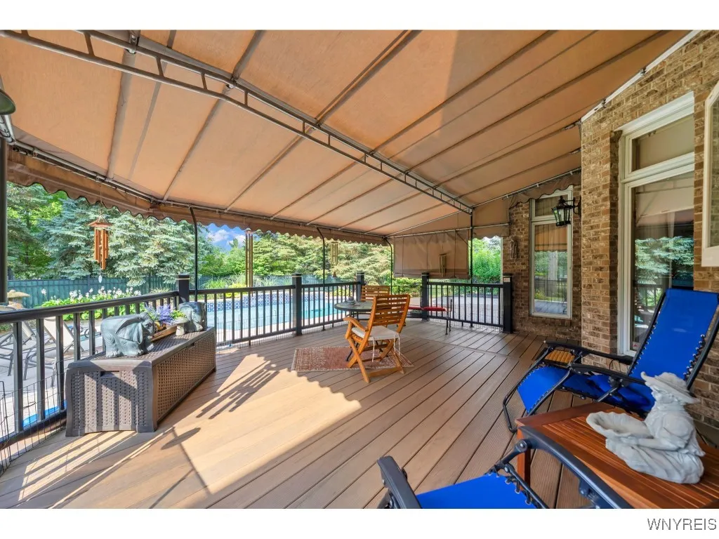 Rear Deck off kitchen