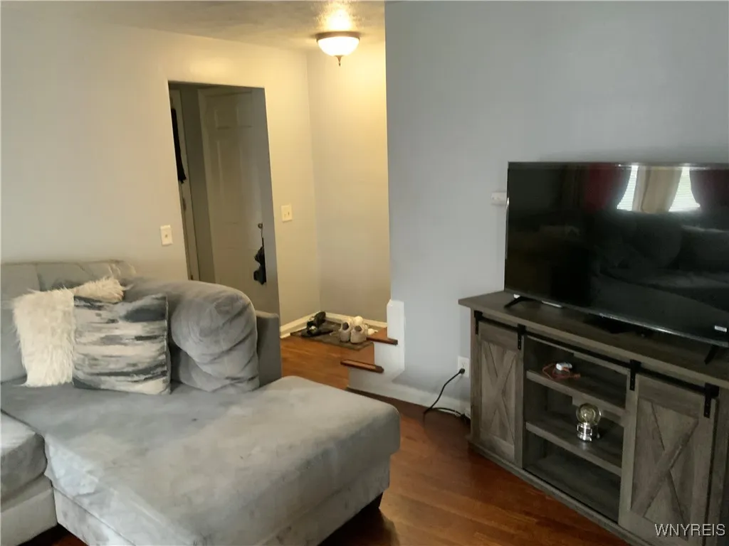 81 Dorbeth, Rochester, New York 14621, Rochester, New York 14621, 3 Bedrooms Bedrooms, 6 Rooms Rooms,1 BathroomBathrooms,Residential,For Sale,81 Dorbeth, Rochester, New York 14621,B1620282
