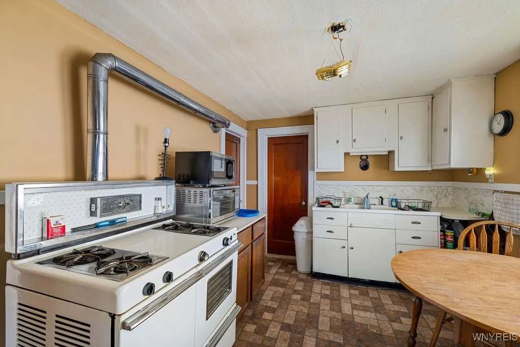 151 Crowley Avenue, Buffalo, New York 14207, Buffalo, New York 14207, 4 Bedrooms Bedrooms, ,2 BathroomsBathrooms,Residential,For Sale,151 Crowley Avenue, Buffalo, New York 14207,B1620151