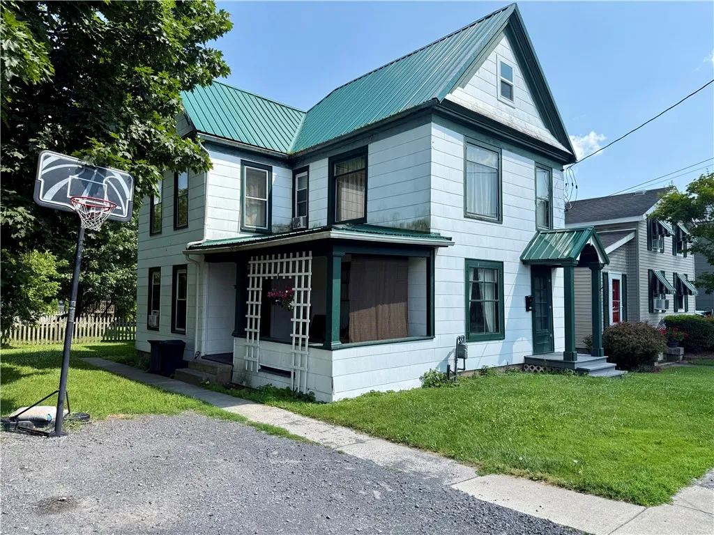 8 Church Street, Waterloo, New York 13165, Waterloo, New York 13165, 3 Bedrooms Bedrooms, 7 Rooms Rooms,1 BathroomBathrooms,Residential,Closed,8 Church Street, Waterloo, New York 13165,0,R1619282