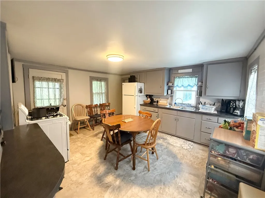 8 Church Street, Waterloo, New York 13165, Waterloo, New York 13165, 3 Bedrooms Bedrooms, 7 Rooms Rooms,1 BathroomBathrooms,Residential,Closed,8 Church Street, Waterloo, New York 13165,0,R1619282