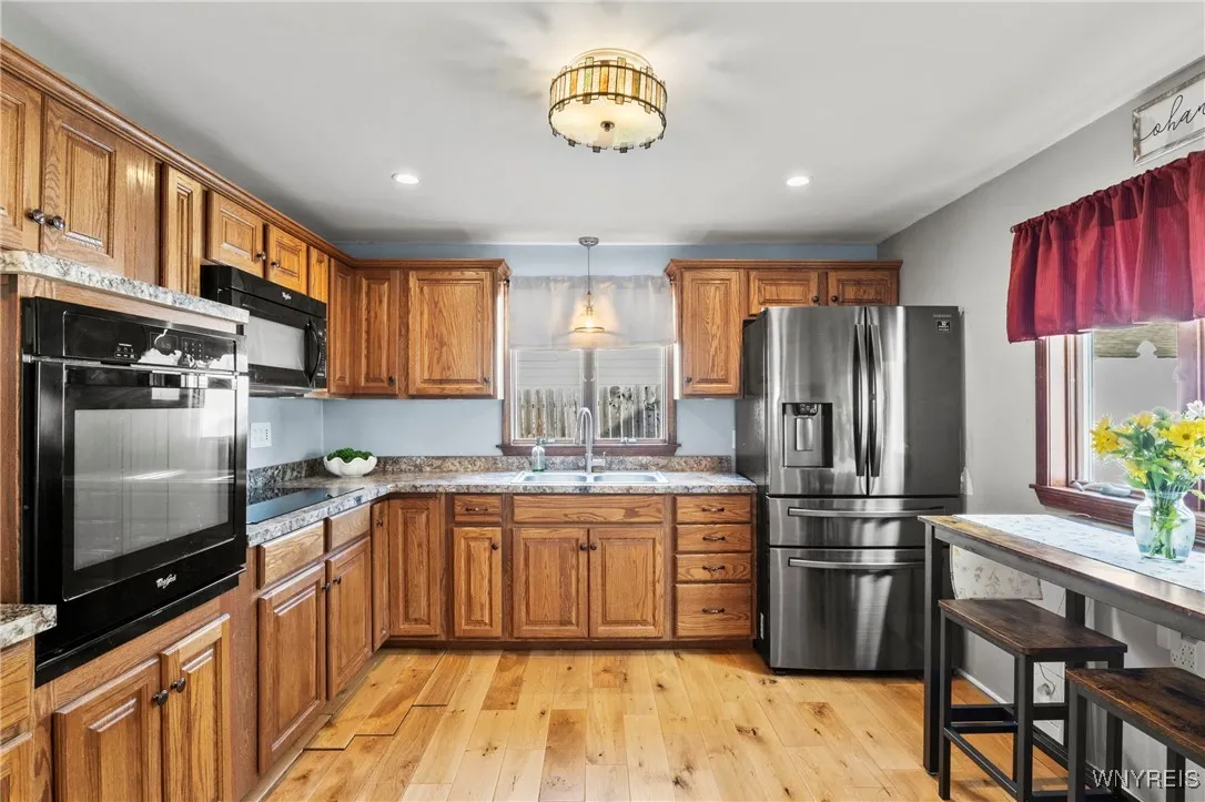 5009 Chapman Parkway, Hamburg, New York 14075, Hamburg, New York 14075, 3 Bedrooms Bedrooms, 7 Rooms Rooms,2 BathroomsBathrooms,Residential,For Sale,5009 Chapman Parkway, Hamburg, New York 14075,B1619945