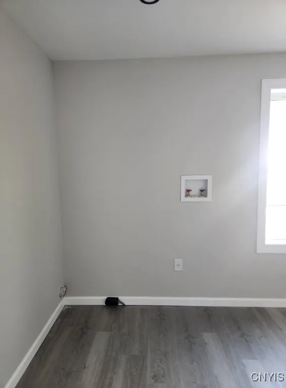 Washer & Dryer Hookups Downstairs