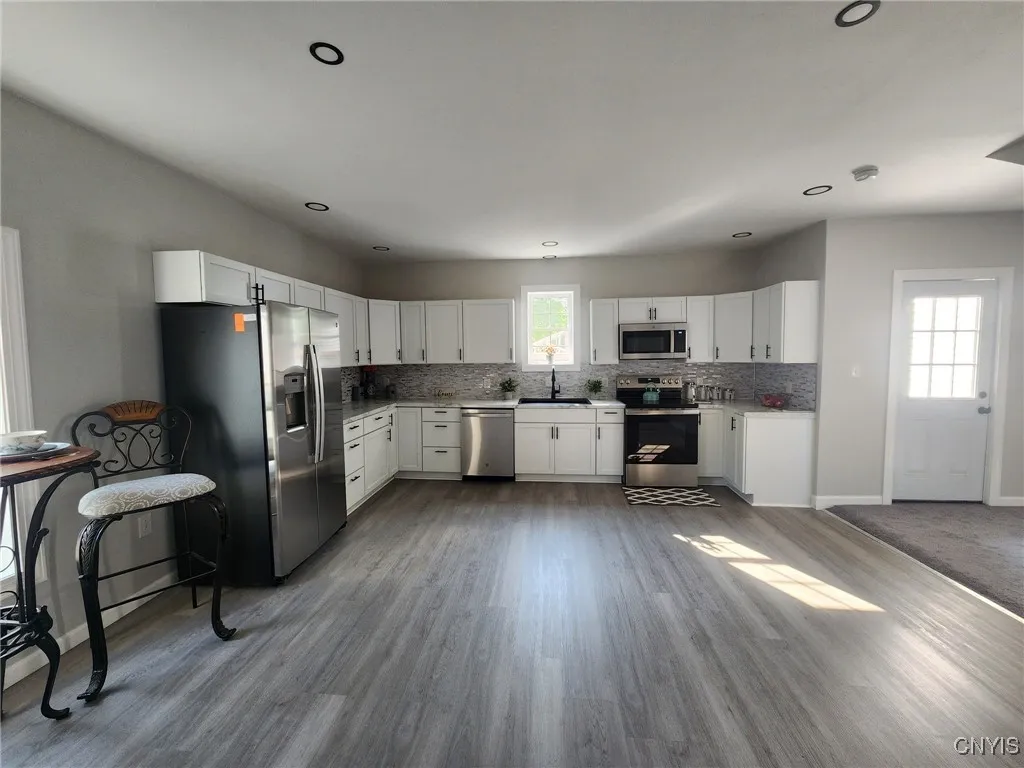 Large Eat-in Kitchen