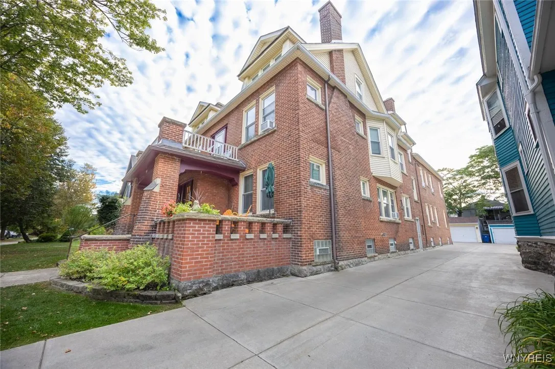 114 Ashland Avenue, Buffalo, New York 14222, Buffalo, New York 14222, 3 Bedrooms Bedrooms, 6 Rooms Rooms,2 BathroomsBathrooms,Residential Lease,For Rent,114 Ashland Avenue, Buffalo, New York 14222,0,B1620270