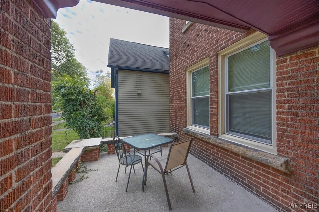 114 Ashland Avenue, Buffalo, New York 14222, Buffalo, New York 14222, 3 Bedrooms Bedrooms, 6 Rooms Rooms,2 BathroomsBathrooms,Residential Lease,For Rent,114 Ashland Avenue, Buffalo, New York 14222,0,B1620270