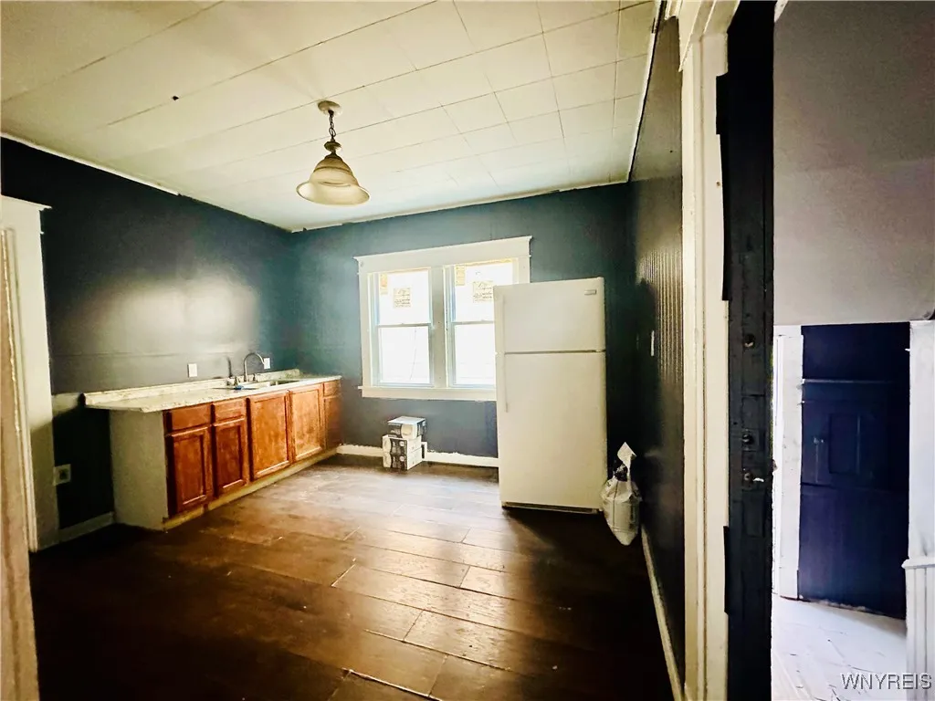67 Holmes Street, Buffalo, New York 14207, Buffalo, New York 14207, 6 Bedrooms Bedrooms, ,2 BathroomsBathrooms,Residential,For Sale,67 Holmes Street, Buffalo, New York 14207,B1620553