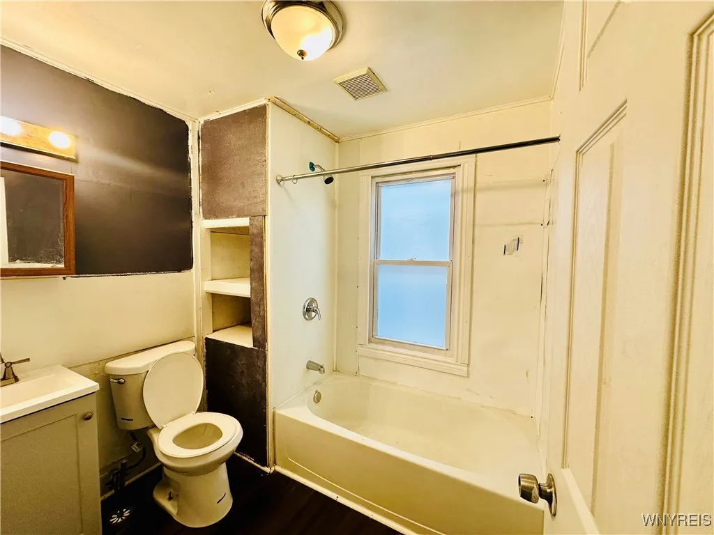 67 Holmes Street, Buffalo, New York 14207, Buffalo, New York 14207, 6 Bedrooms Bedrooms, ,2 BathroomsBathrooms,Residential,For Sale,67 Holmes Street, Buffalo, New York 14207,B1620553