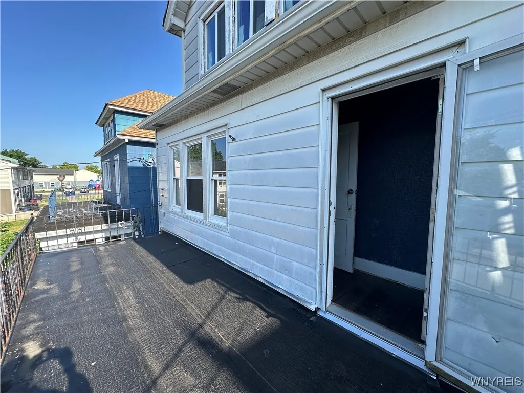 67 Holmes Street, Buffalo, New York 14207, Buffalo, New York 14207, 6 Bedrooms Bedrooms, ,2 BathroomsBathrooms,Residential,For Sale,67 Holmes Street, Buffalo, New York 14207,B1620553
