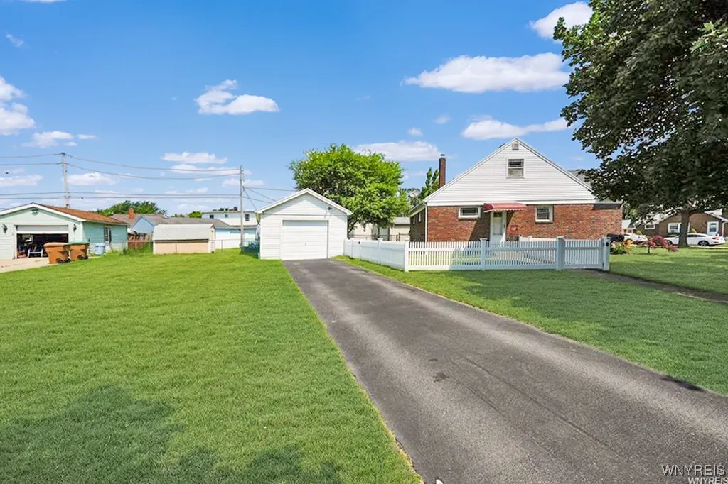 860 George Urban Boulevard, Cheektowaga, New York, Cheektowaga, New York 14225, 3 Bedrooms Bedrooms, 8 Rooms Rooms,2 BathroomsBathrooms,Residential,For Sale,860 George Urban Boulevard, Cheektowaga, New York ,B1619987