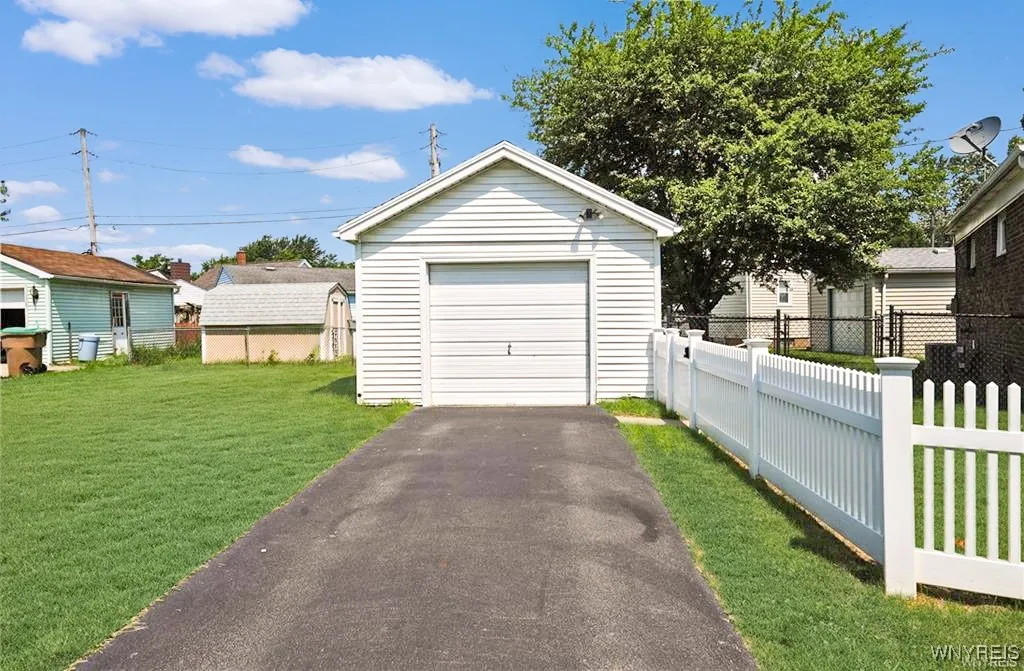 860 George Urban Boulevard, Cheektowaga, New York, Cheektowaga, New York 14225, 3 Bedrooms Bedrooms, 8 Rooms Rooms,2 BathroomsBathrooms,Residential,For Sale,860 George Urban Boulevard, Cheektowaga, New York ,B1619987