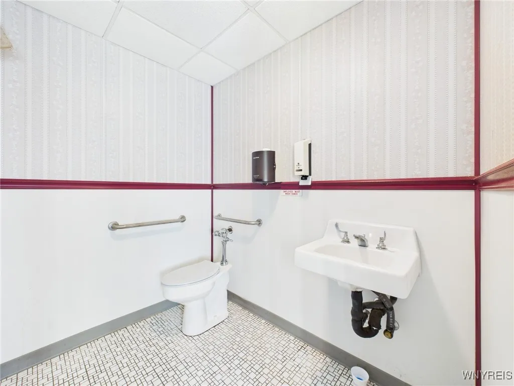 9279 Lake Avenue, Portland, New York 14716, Portland, New York 14716, 7 Rooms Rooms,Commercial Sale,For Sale,9279 Lake Avenue, Portland, New York 14716,B1620492