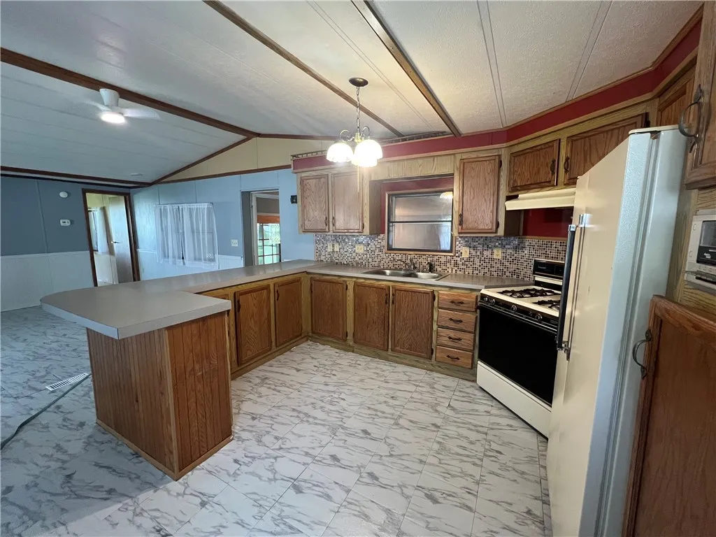 Kitchen/dining area
