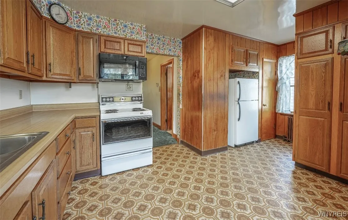 264 Lyndale Avenue, Tonawanda, New York 14223, Tonawanda, New York 14223, 4 Bedrooms Bedrooms, 9 Rooms Rooms,2 BathroomsBathrooms,Residential,For Sale,264 Lyndale Avenue, Tonawanda, New York 14223,B1619954