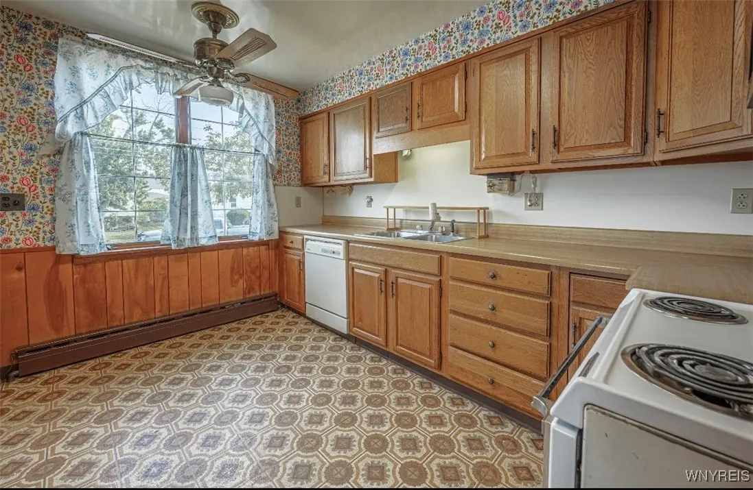 264 Lyndale Avenue, Tonawanda, New York 14223, Tonawanda, New York 14223, 4 Bedrooms Bedrooms, 9 Rooms Rooms,2 BathroomsBathrooms,Residential,For Sale,264 Lyndale Avenue, Tonawanda, New York 14223,B1619954