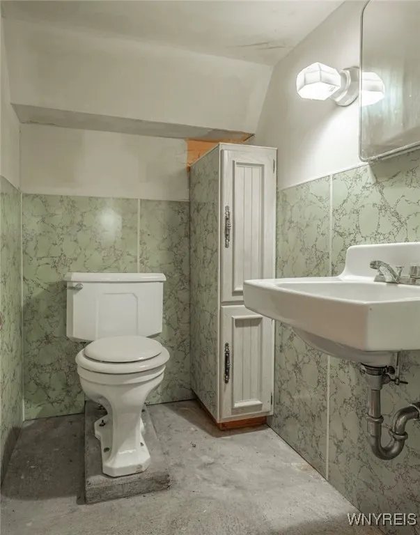 Basement 1/2 Bath