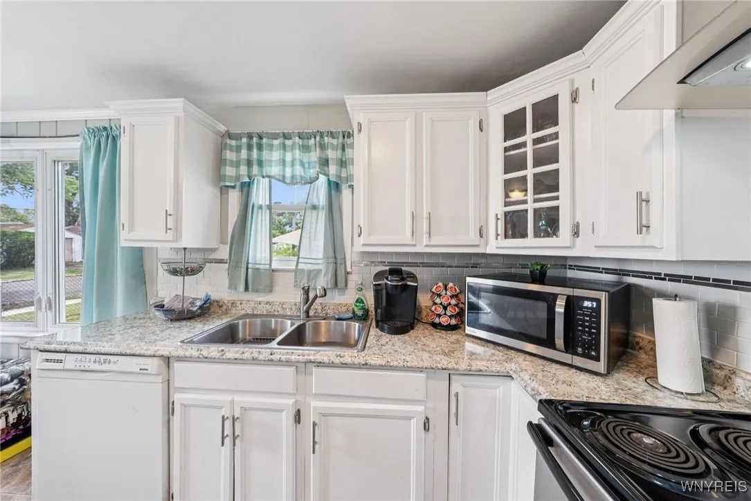 167 Somerville Avenue, Tonawanda, New York 14150, Tonawanda, New York 14150, 3 Bedrooms Bedrooms, 6 Rooms Rooms,1 BathroomBathrooms,Residential,For Sale,167 Somerville Avenue, Tonawanda, New York 14150,B1618261