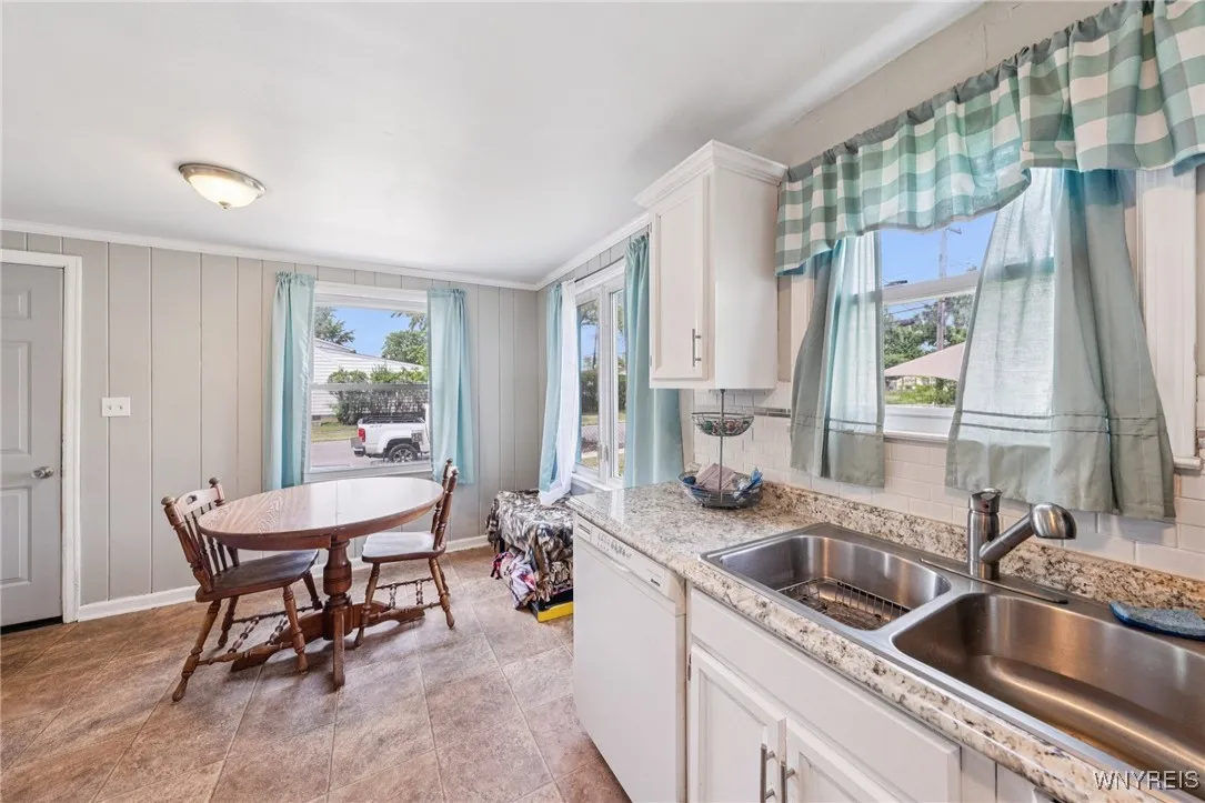 167 Somerville Avenue, Tonawanda, New York 14150, Tonawanda, New York 14150, 3 Bedrooms Bedrooms, 6 Rooms Rooms,1 BathroomBathrooms,Residential,For Sale,167 Somerville Avenue, Tonawanda, New York 14150,B1618261