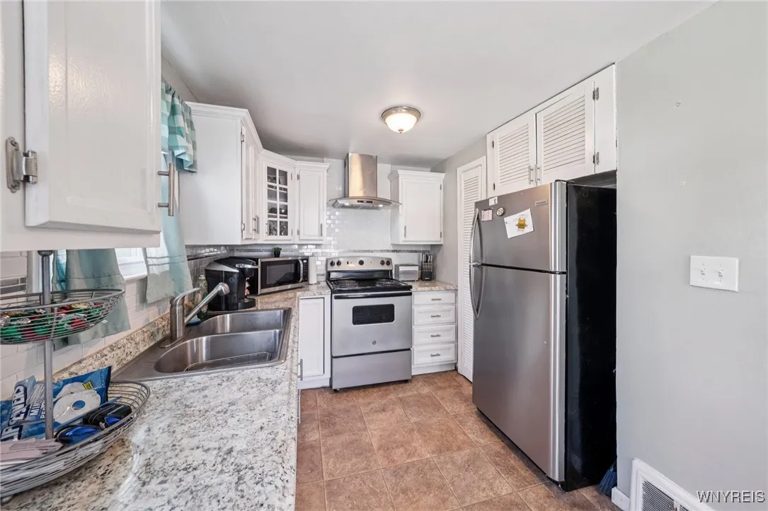 167 Somerville Avenue, Tonawanda, New York 14150, Tonawanda, New York 14150, 3 Bedrooms Bedrooms, 6 Rooms Rooms,1 BathroomBathrooms,Residential,For Sale,167 Somerville Avenue, Tonawanda, New York 14150,B1618261