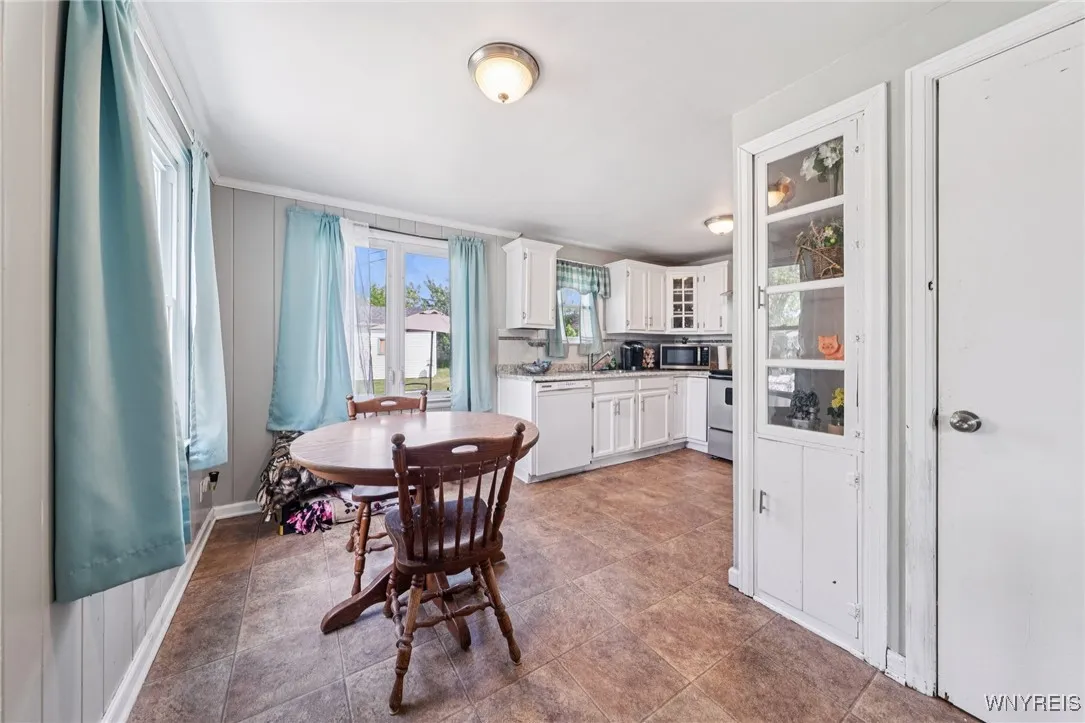 167 Somerville Avenue, Tonawanda, New York 14150, Tonawanda, New York 14150, 3 Bedrooms Bedrooms, 6 Rooms Rooms,1 BathroomBathrooms,Residential,For Sale,167 Somerville Avenue, Tonawanda, New York 14150,B1618261