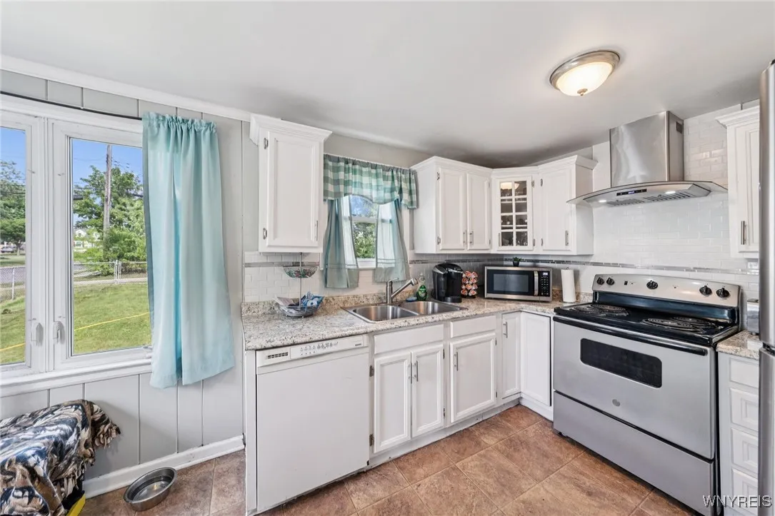 167 Somerville Avenue, Tonawanda, New York 14150, Tonawanda, New York 14150, 3 Bedrooms Bedrooms, 6 Rooms Rooms,1 BathroomBathrooms,Residential,For Sale,167 Somerville Avenue, Tonawanda, New York 14150,B1618261