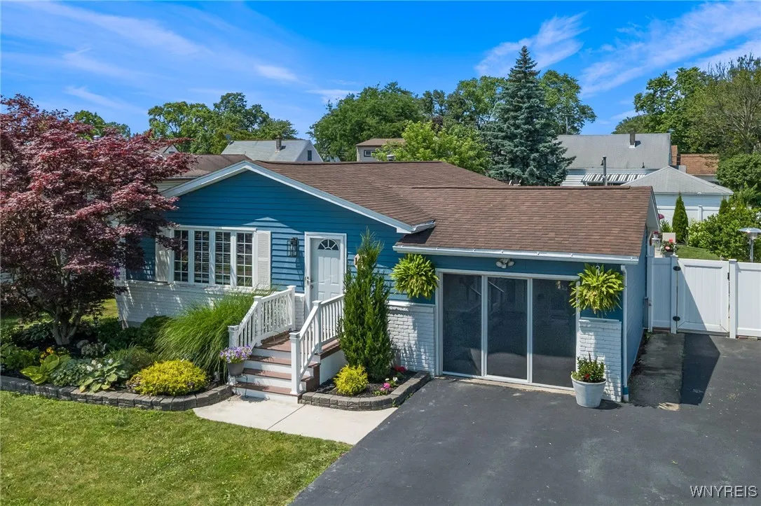 1416 99th Street, Niagara Falls, New York 14304, Niagara Falls, New York 14304, 3 Bedrooms Bedrooms, 8 Rooms Rooms,1 BathroomBathrooms,Residential,Closed,1416 99th Street, Niagara Falls, New York 14304,0,B1620364