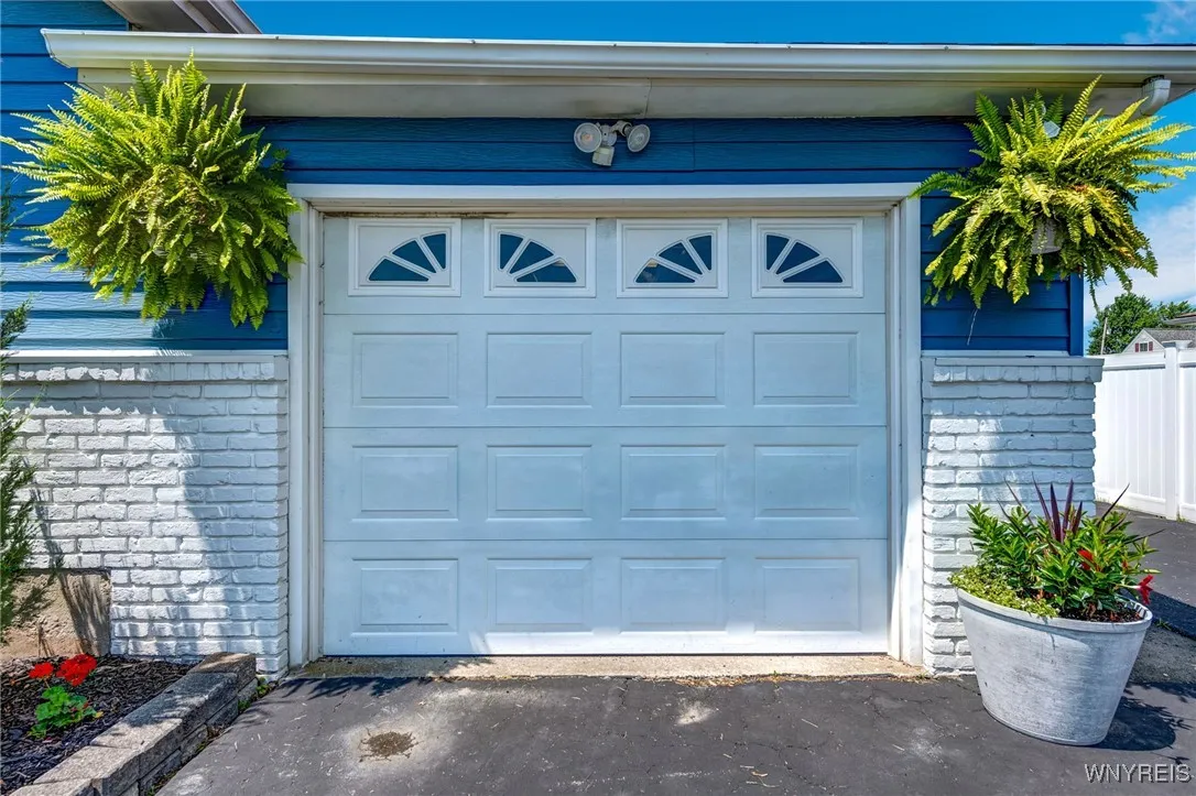 1416 99th Street, Niagara Falls, New York 14304, Niagara Falls, New York 14304, 3 Bedrooms Bedrooms, 8 Rooms Rooms,1 BathroomBathrooms,Residential,Closed,1416 99th Street, Niagara Falls, New York 14304,0,B1620364