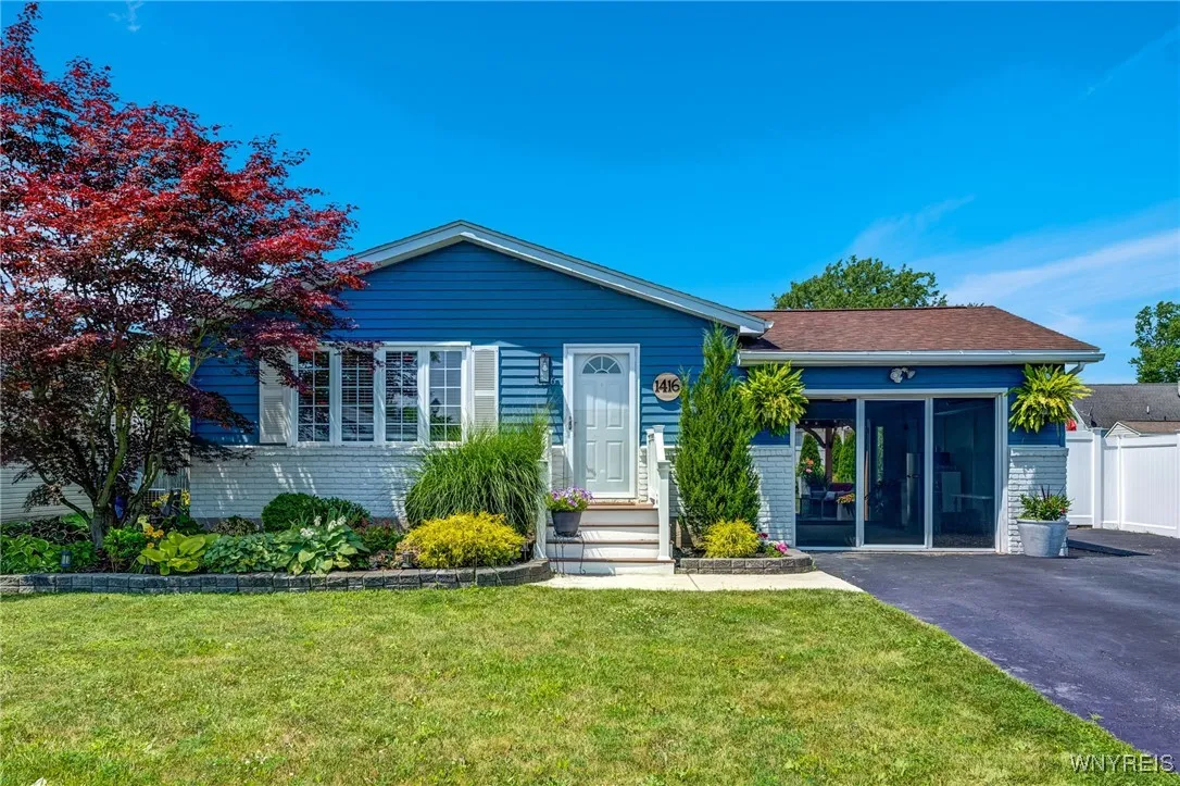 1416 99th Street, Niagara Falls, New York 14304, Niagara Falls, New York 14304, 3 Bedrooms Bedrooms, 8 Rooms Rooms,1 BathroomBathrooms,Residential,Closed,1416 99th Street, Niagara Falls, New York 14304,0,B1620364
