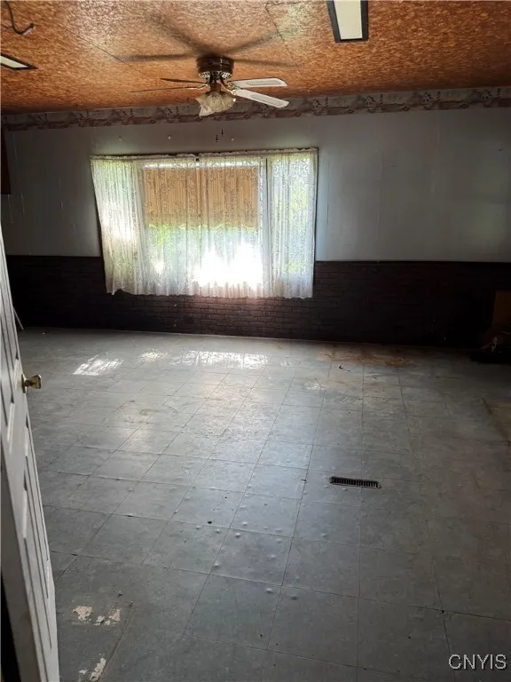 211 W Park Street, Lenox, New York 13032, Lenox, New York 13032, 4 Bedrooms Bedrooms, 11 Rooms Rooms,2 BathroomsBathrooms,Residential,For Sale,211 W Park Street, Lenox, New York 13032,S1620448