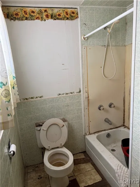 211 W Park Street, Lenox, New York 13032, Lenox, New York 13032, 4 Bedrooms Bedrooms, 11 Rooms Rooms,2 BathroomsBathrooms,Residential,For Sale,211 W Park Street, Lenox, New York 13032,S1620448