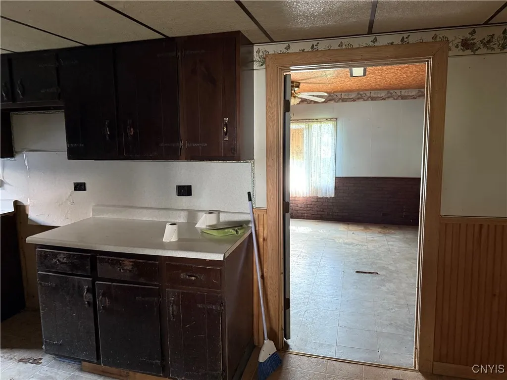 211 W Park Street, Lenox, New York 13032, Lenox, New York 13032, 4 Bedrooms Bedrooms, 11 Rooms Rooms,2 BathroomsBathrooms,Residential,For Sale,211 W Park Street, Lenox, New York 13032,S1620448