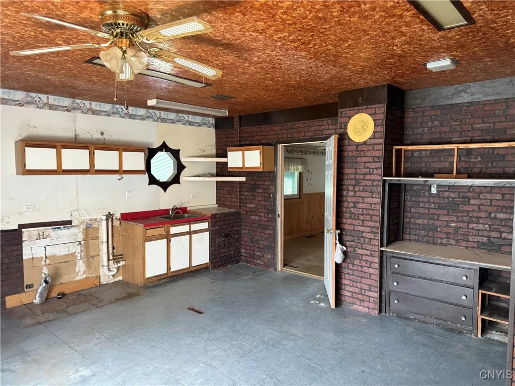 211 W Park Street, Lenox, New York 13032, Lenox, New York 13032, 4 Bedrooms Bedrooms, 11 Rooms Rooms,2 BathroomsBathrooms,Residential,For Sale,211 W Park Street, Lenox, New York 13032,S1620448