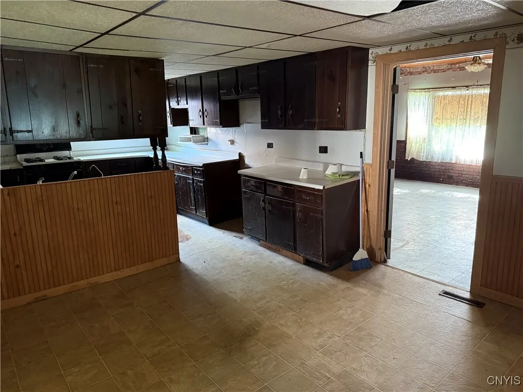 211 W Park Street, Lenox, New York 13032, Lenox, New York 13032, 4 Bedrooms Bedrooms, 11 Rooms Rooms,2 BathroomsBathrooms,Residential,For Sale,211 W Park Street, Lenox, New York 13032,S1620448