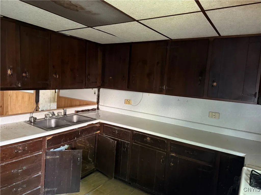 211 W Park Street, Lenox, New York 13032, Lenox, New York 13032, 4 Bedrooms Bedrooms, 11 Rooms Rooms,2 BathroomsBathrooms,Residential,For Sale,211 W Park Street, Lenox, New York 13032,S1620448