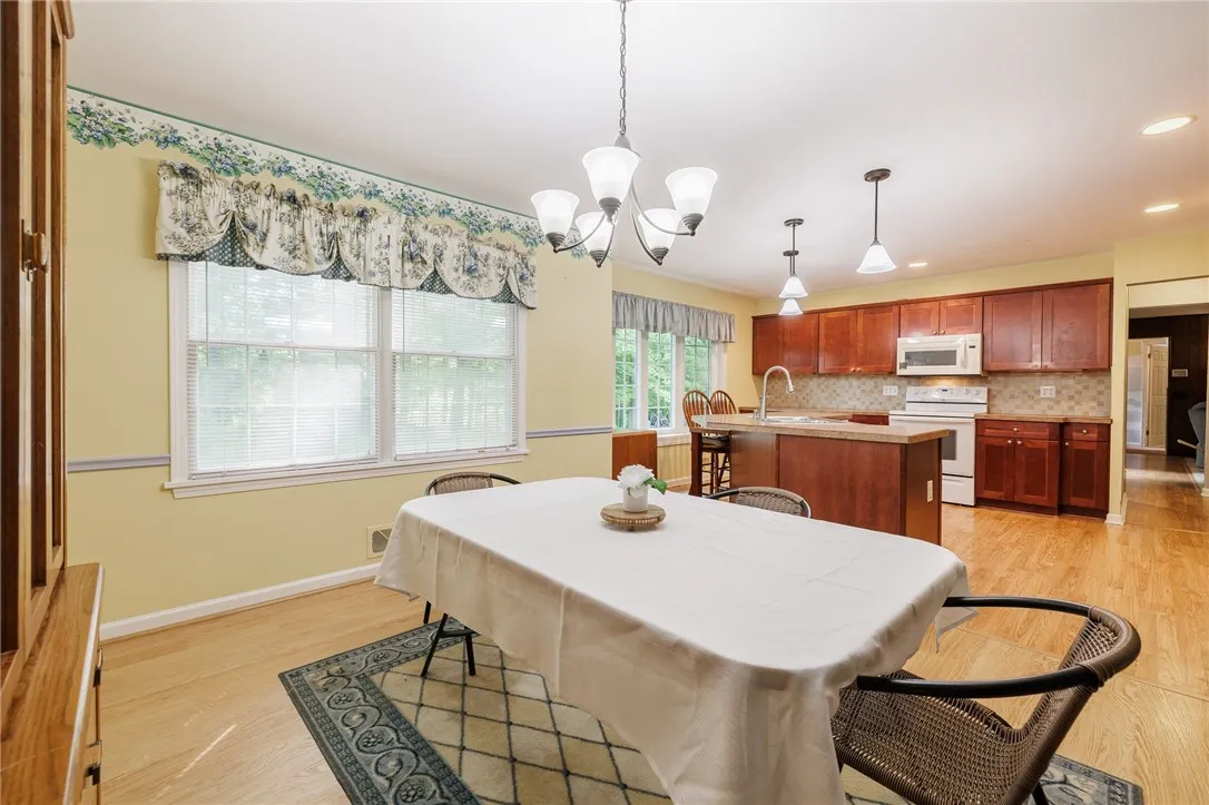 288 Brooksboro Dr Drive, Webster, New York 14580, Webster, New York 14580, 5 Bedrooms Bedrooms, 10 Rooms Rooms,3 BathroomsBathrooms,Residential,For Sale,288 Brooksboro Dr Drive, Webster, New York 14580,R1620661
