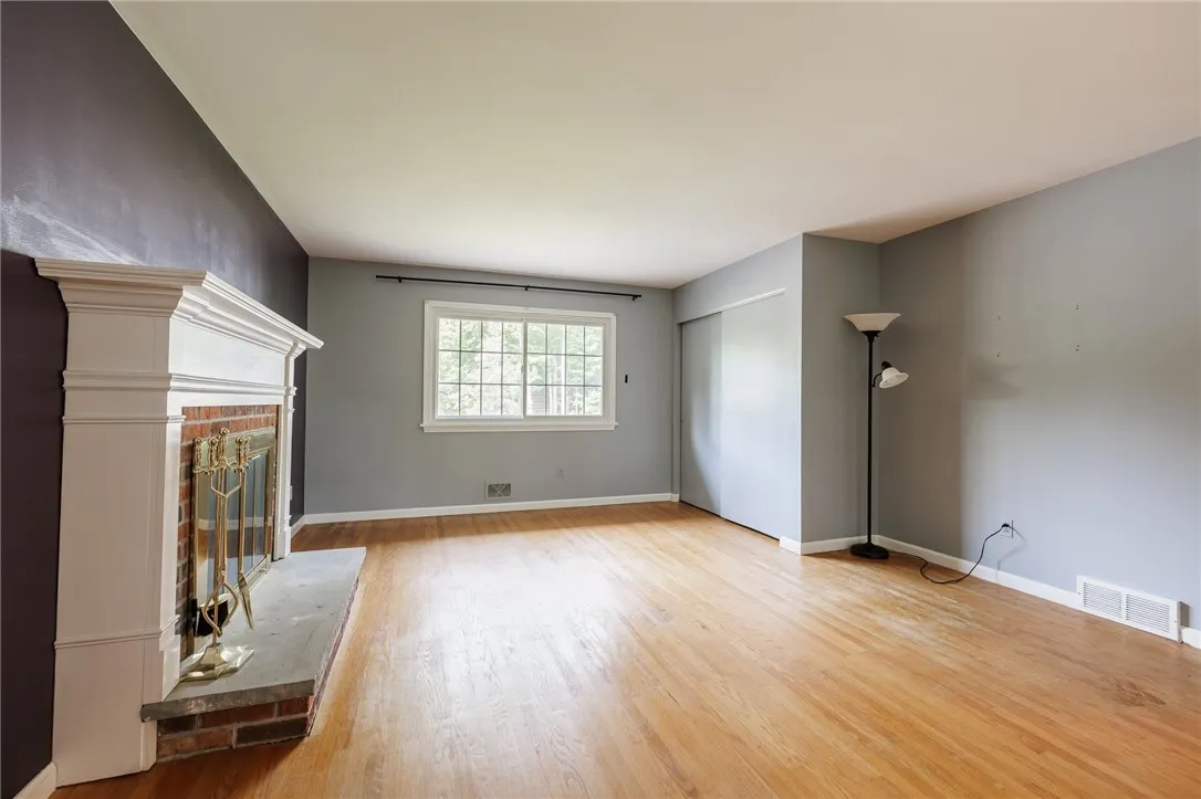 288 Brooksboro Dr Drive, Webster, New York 14580, Webster, New York 14580, 5 Bedrooms Bedrooms, 10 Rooms Rooms,3 BathroomsBathrooms,Residential,For Sale,288 Brooksboro Dr Drive, Webster, New York 14580,R1620661