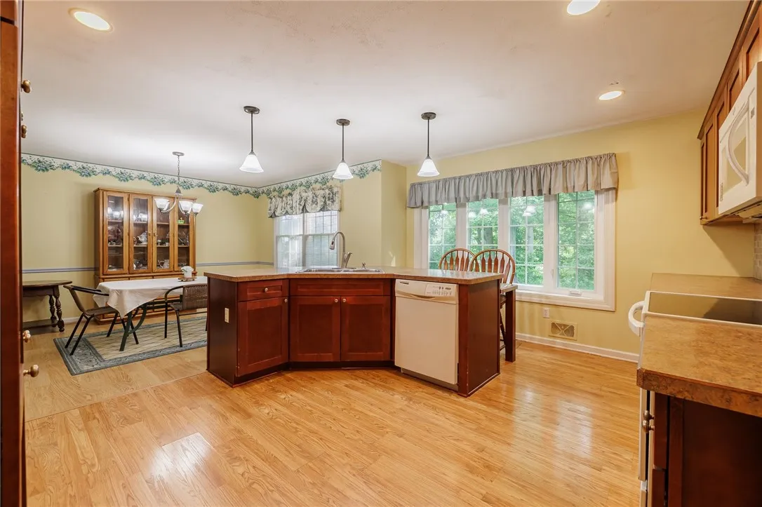 288 Brooksboro Dr Drive, Webster, New York 14580, Webster, New York 14580, 5 Bedrooms Bedrooms, 10 Rooms Rooms,3 BathroomsBathrooms,Residential,For Sale,288 Brooksboro Dr Drive, Webster, New York 14580,R1620661